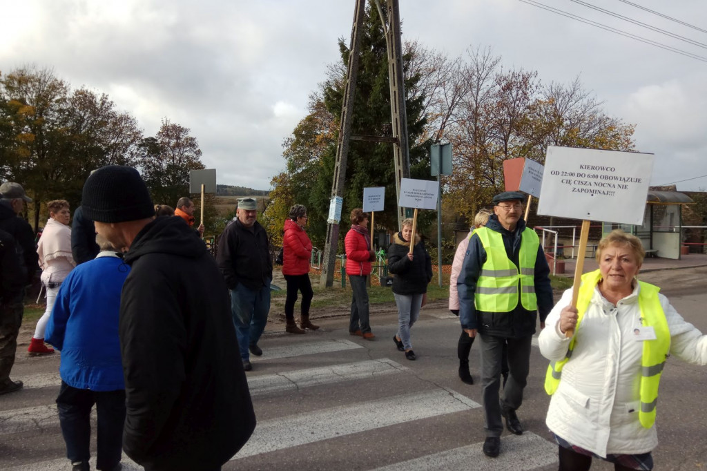 Blokada drogi Parsęcko - Protest przeciwko nadmiernej prędkości i ilości ciężarówek.