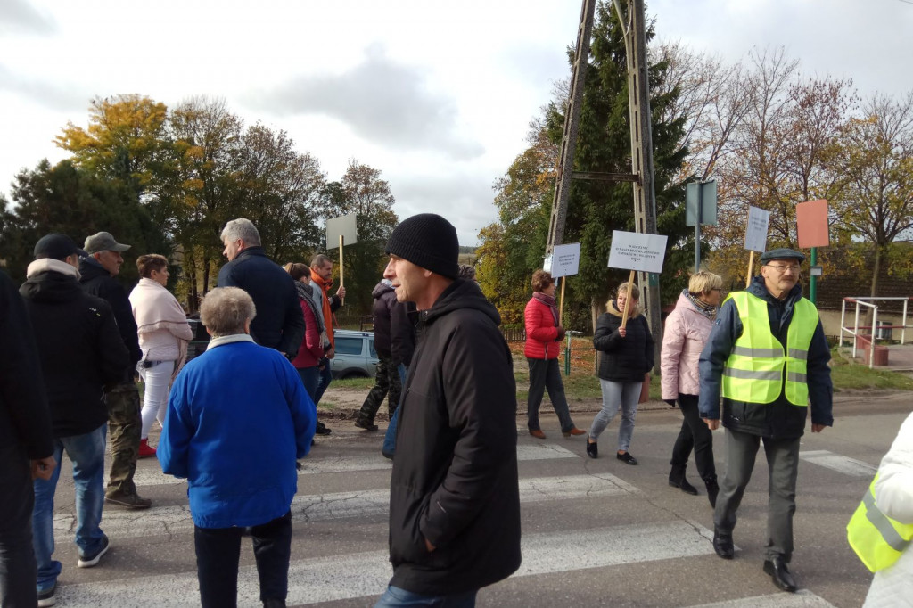 Blokada drogi Parsęcko - Protest przeciwko nadmiernej prędkości i ilości ciężarówek.