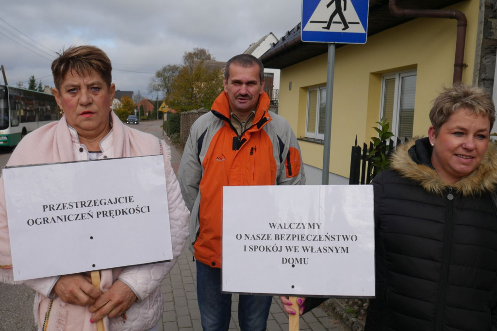 Blokada drogi Parsęcko - Protest przeciwko nadmiernej prędkości i ilości ciężarówek.
