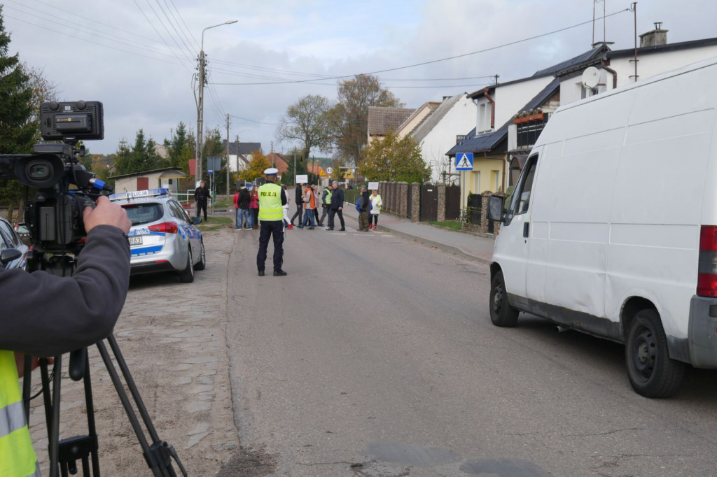 Blokada drogi Parsęcko - Protest przeciwko nadmiernej prędkości i ilości ciężarówek.