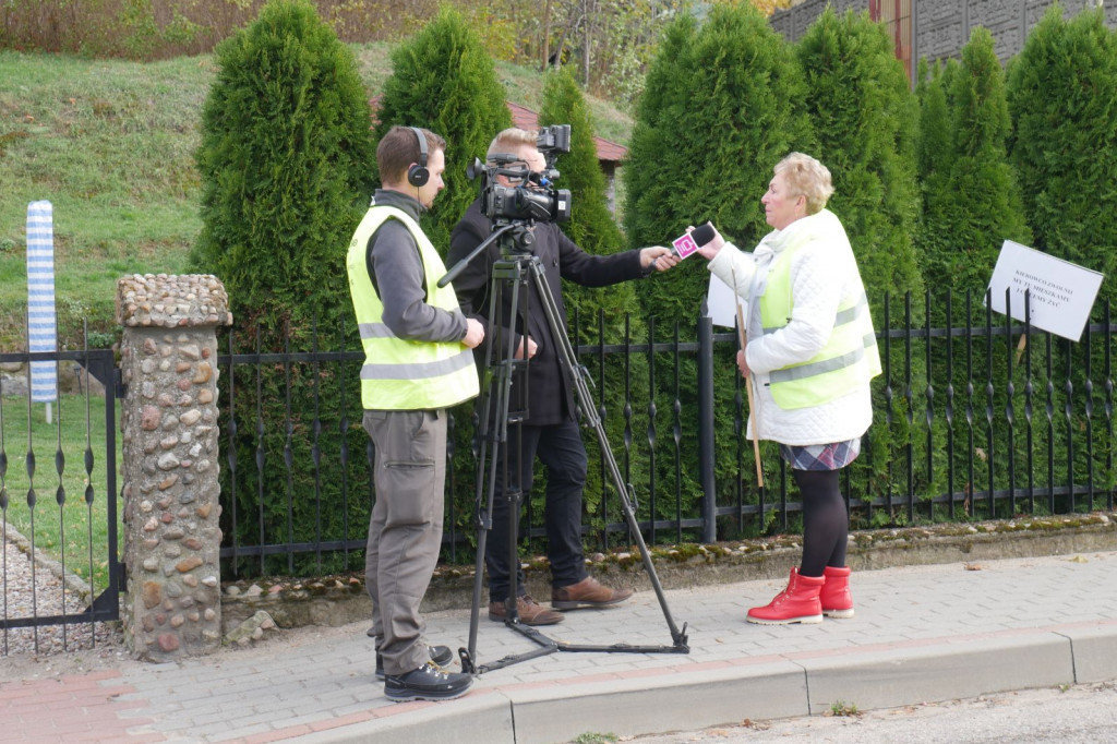 Blokada drogi Parsęcko - Protest przeciwko nadmiernej prędkości i ilości ciężarówek.