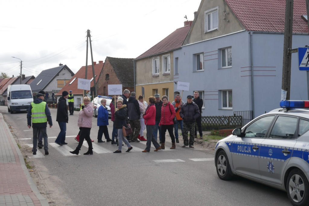 Blokada drogi Parsęcko - Protest przeciwko nadmiernej prędkości i ilości ciężarówek.