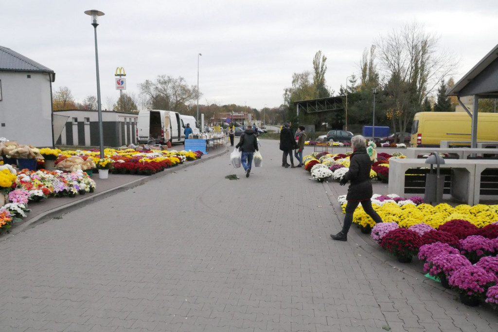 Cmentarz Szczecinek ciepły październik 2018