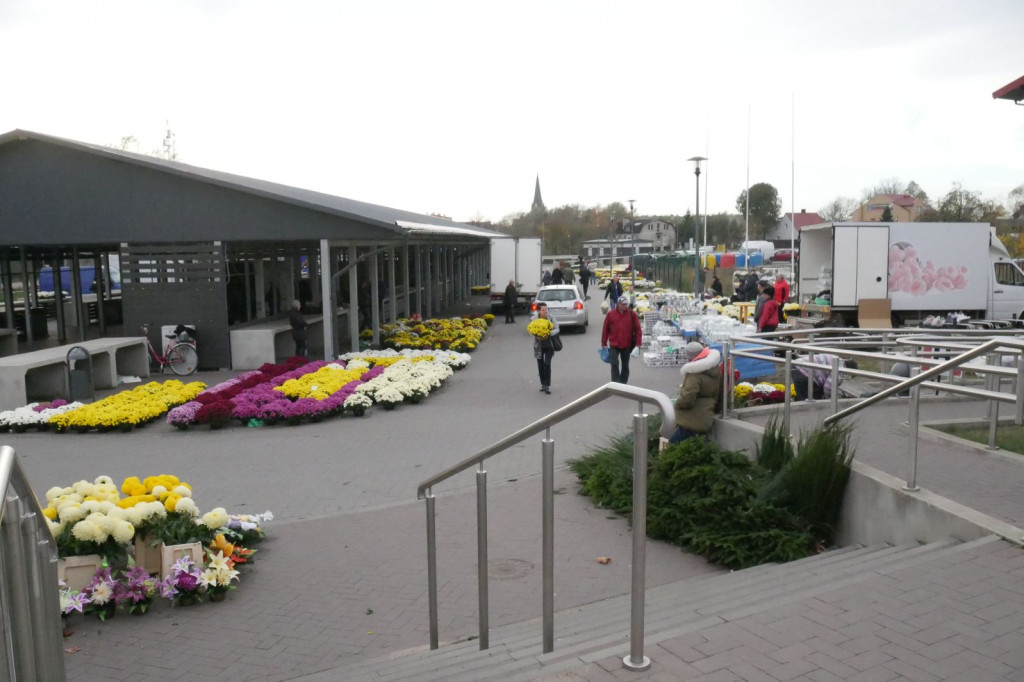 Cmentarz Szczecinek ciepły październik 2018