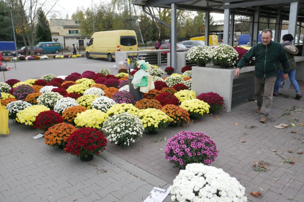 Cmentarz Szczecinek ciepły październik 2018