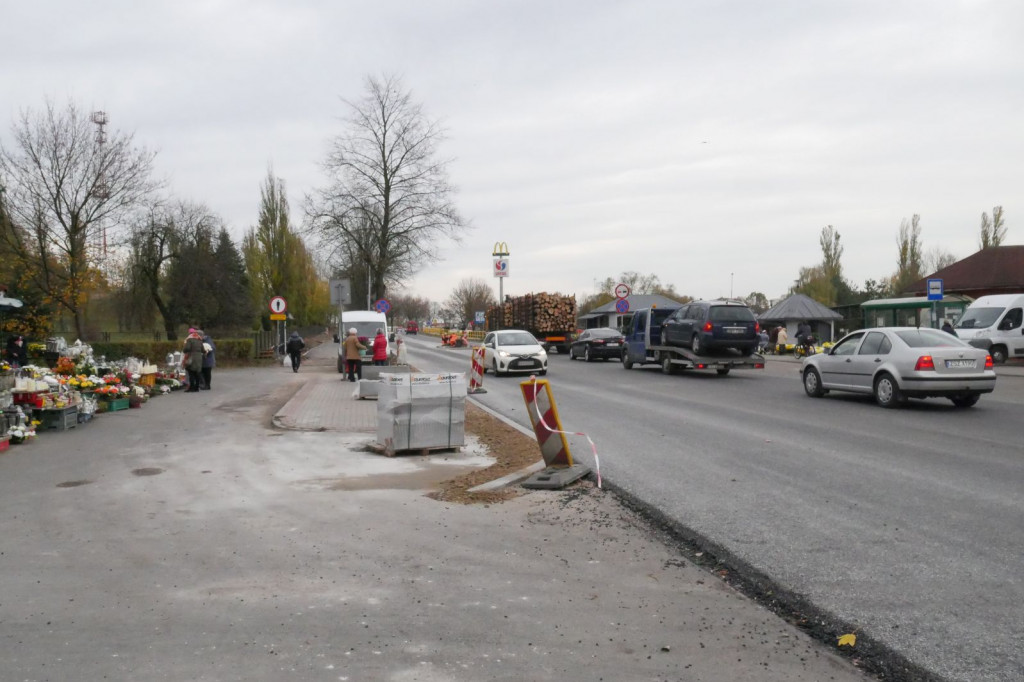 Cmentarz Szczecinek ciepły październik 2018