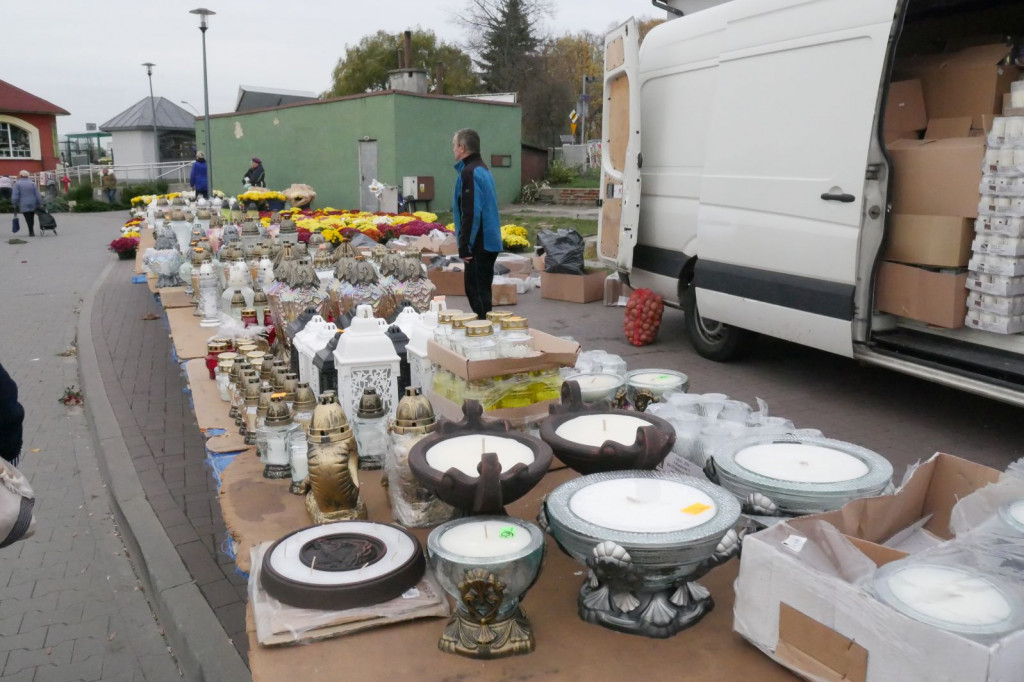 Cmentarz Szczecinek ciepły październik 2018