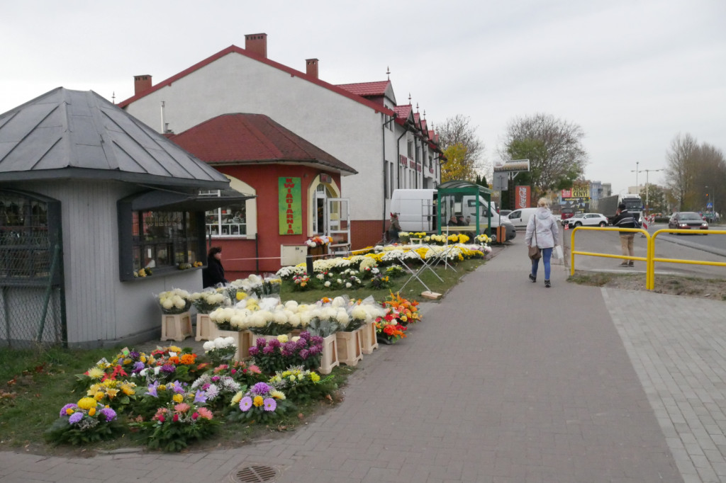 Cmentarz Szczecinek ciepły październik 2018
