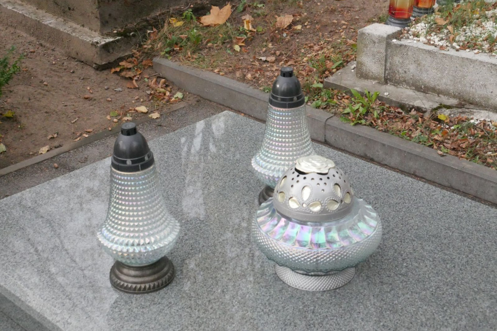 Cmentarz Szczecinek ciepły październik 2018