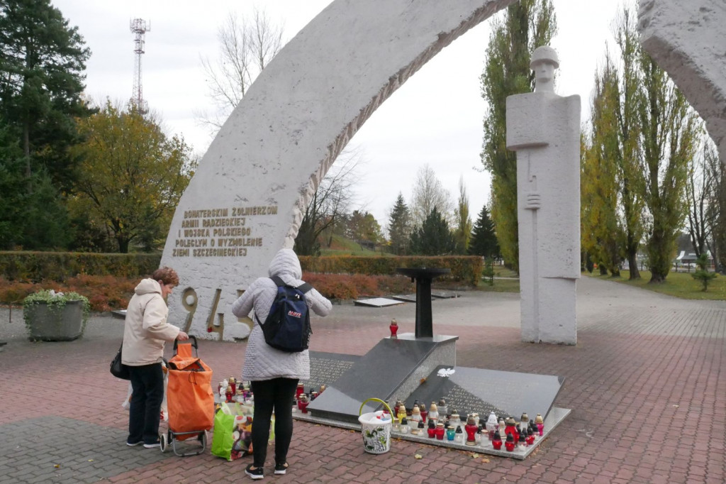 Cmentarz Szczecinek ciepły październik 2018