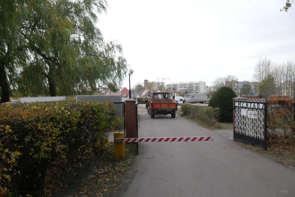 Cmentarz Szczecinek ciepły październik 2018