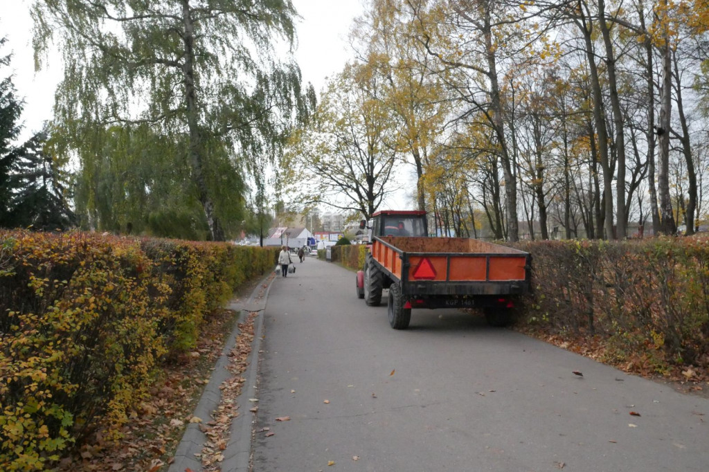 Cmentarz Szczecinek ciepły październik 2018