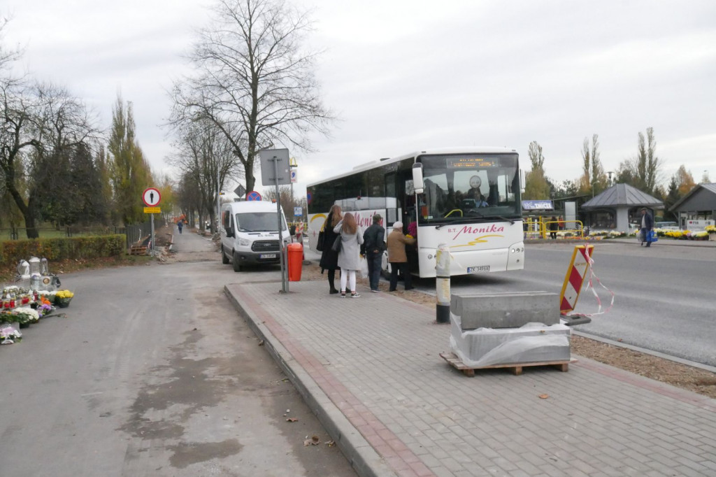 Cmentarz Szczecinek ciepły październik 2018