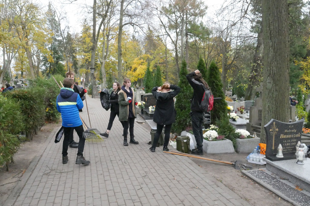 Harcerskie porządki na Cmentarzu