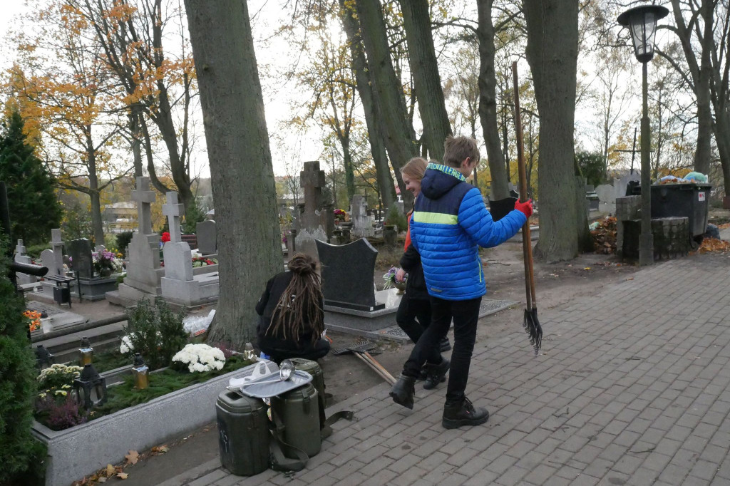 Harcerskie porządki na Cmentarzu