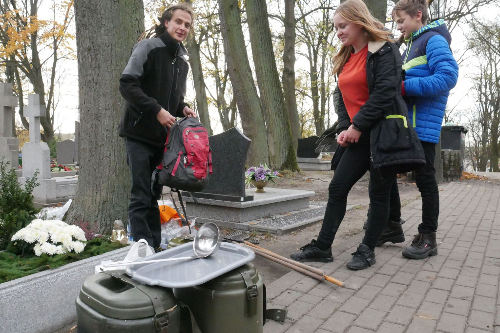Harcerskie porządki na Cmentarzu