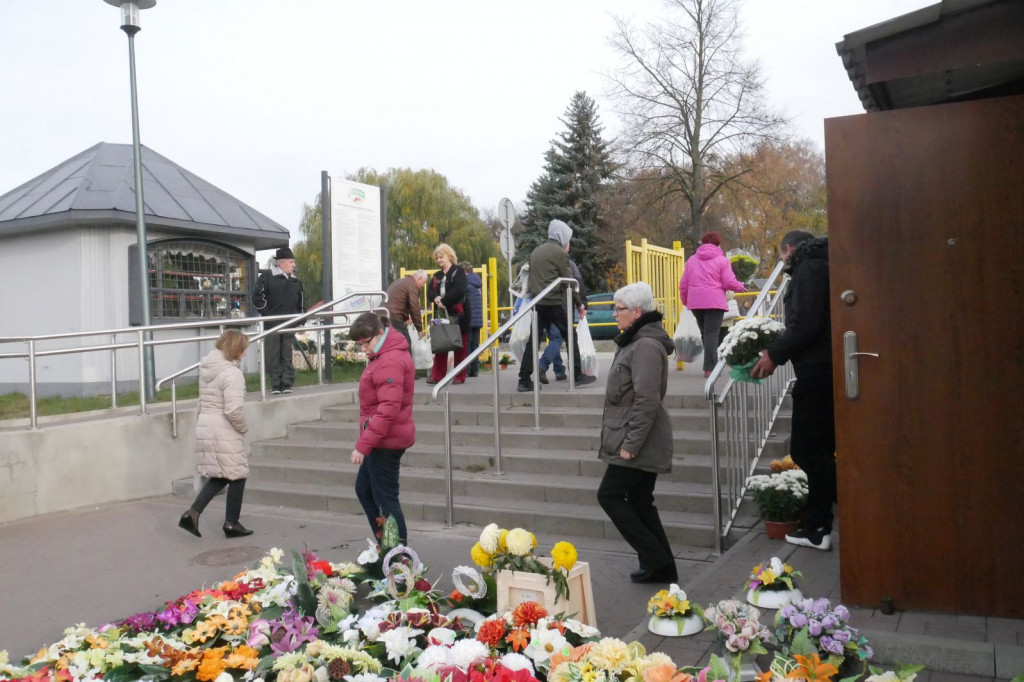 Cmentarz 1 listopada 2018 Szczecinek