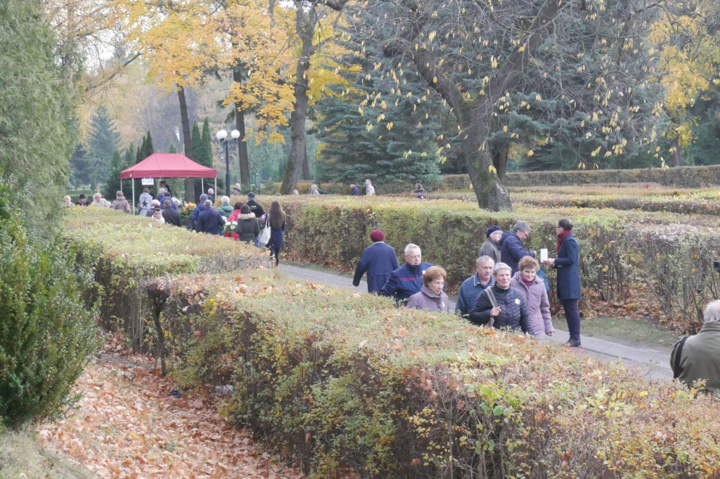 Cmentarz 1 listopada 2018 Szczecinek