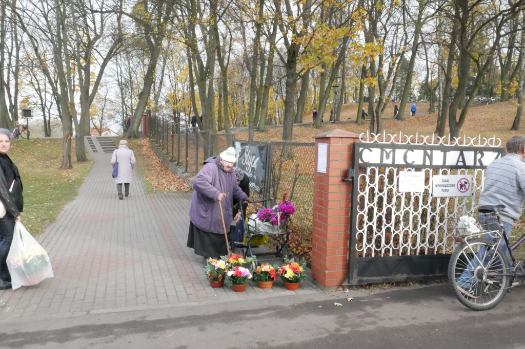 Cmentarz 1 listopada 2018 Szczecinek