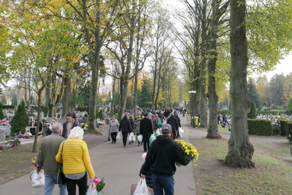 Cmentarz 1 listopada 2018 Szczecinek