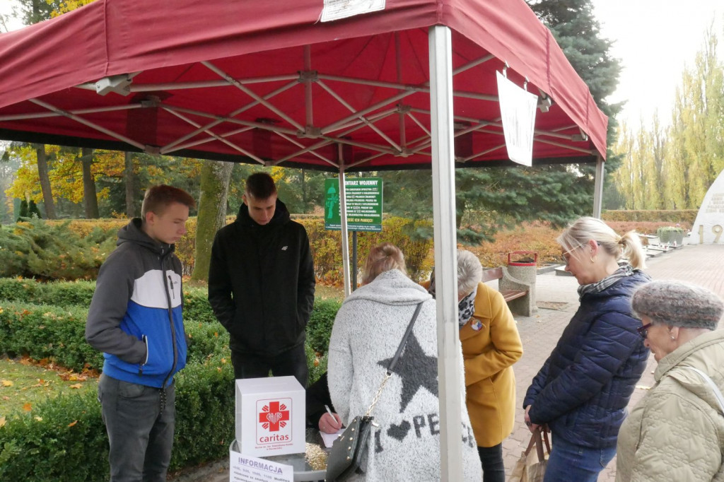 Cmentarz 1 listopada 2018 Szczecinek