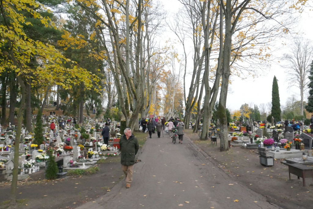 Cmentarz 1 listopada 2018 Szczecinek
