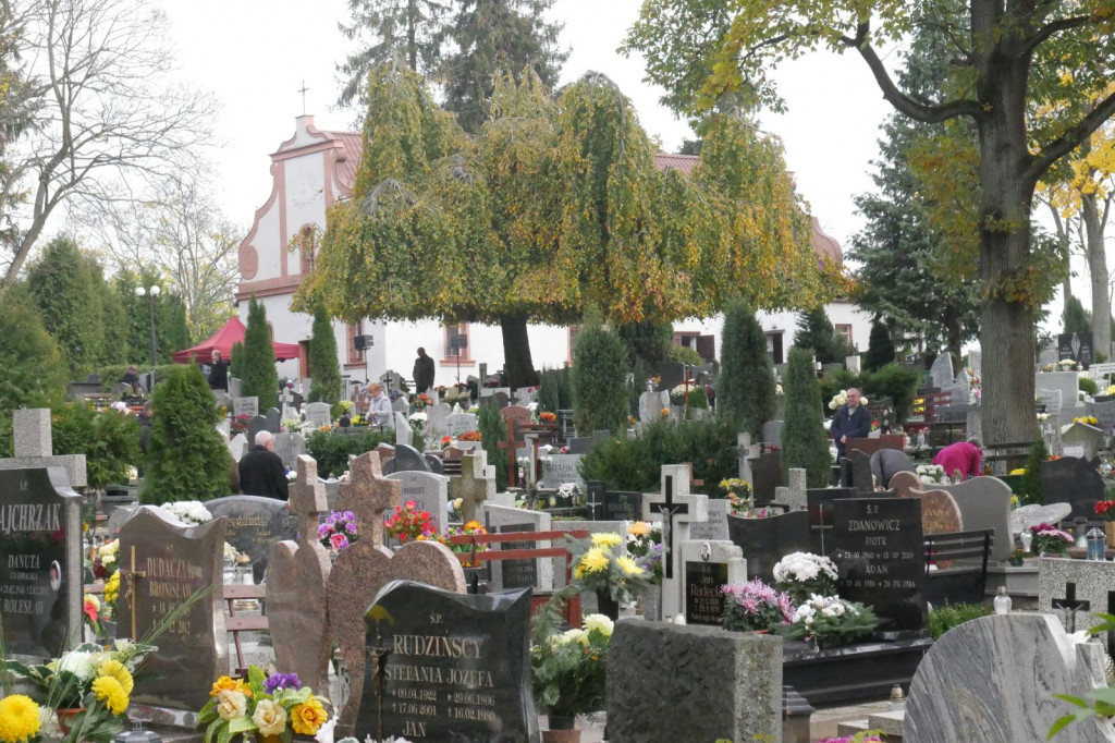 Cmentarz 1 listopada 2018 Szczecinek