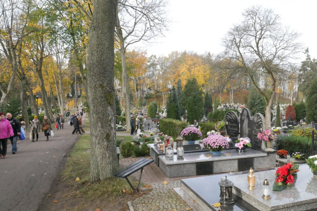 Cmentarz 1 listopada 2018 Szczecinek