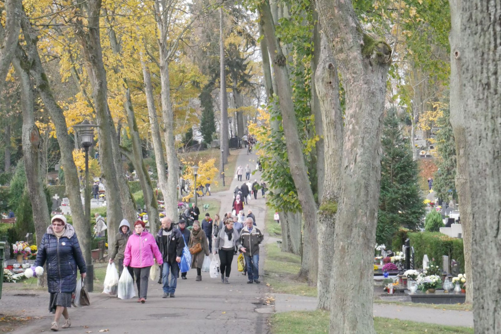 Cmentarz 1 listopada 2018 Szczecinek