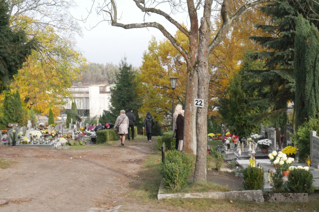 Cmentarz 1 listopada 2018 Szczecinek