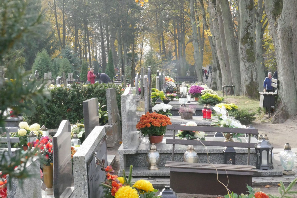 Cmentarz 1 listopada 2018 Szczecinek