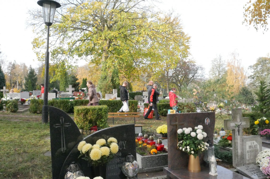 Cmentarz 1 listopada 2018 Szczecinek