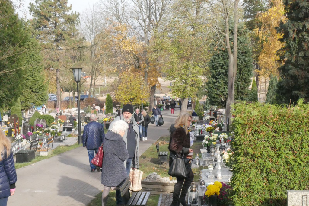 Cmentarz 1 listopada 2018 Szczecinek