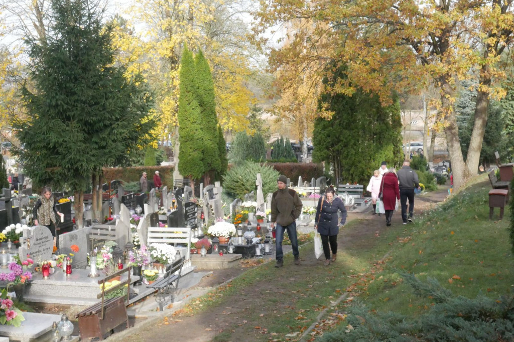 Cmentarz 1 listopada 2018 Szczecinek
