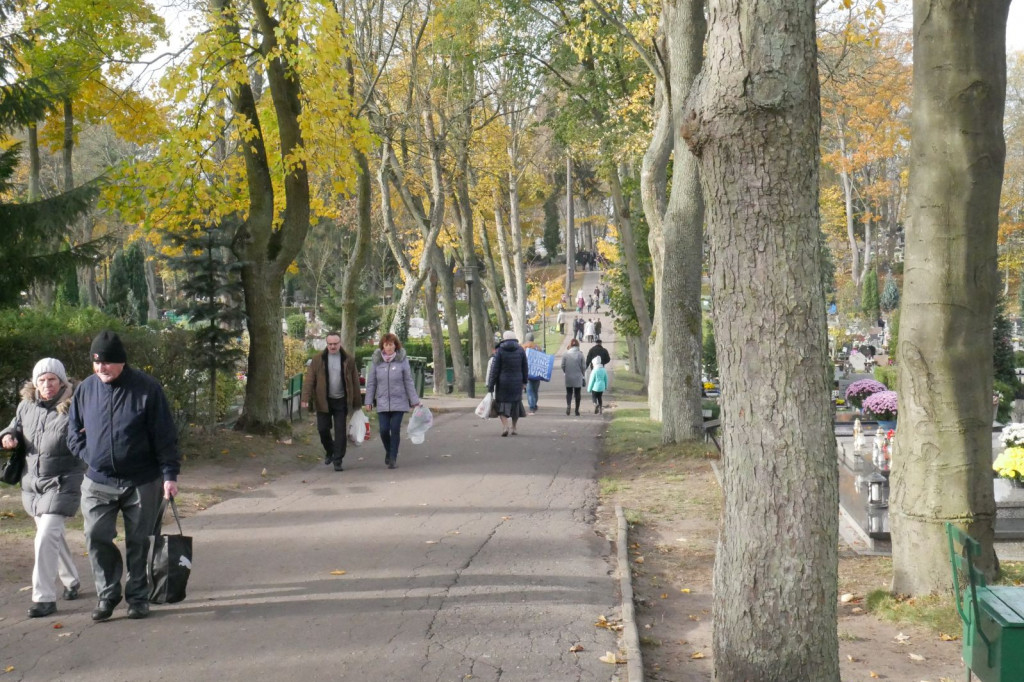 Cmentarz 1 listopada 2018 Szczecinek