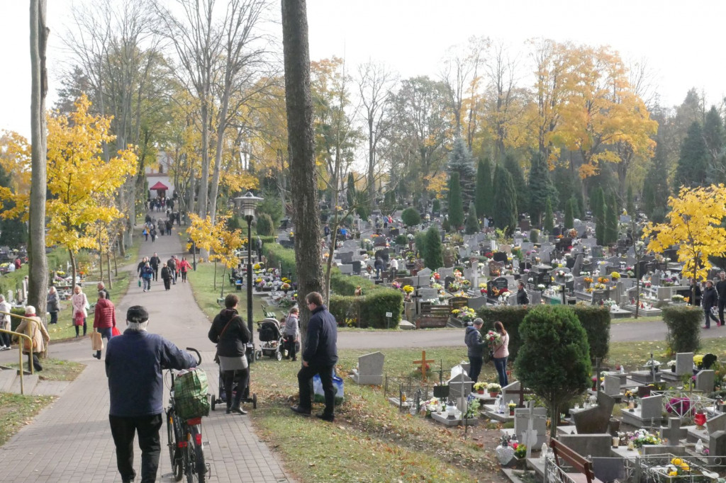 Cmentarz 1 listopada 2018 Szczecinek