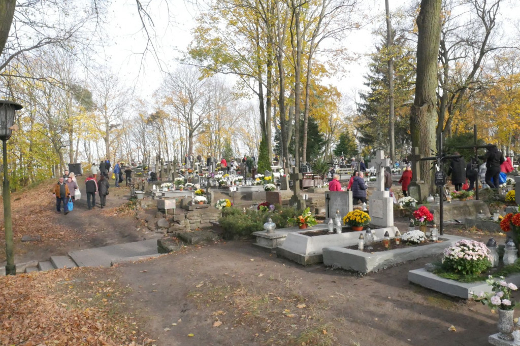 Cmentarz 1 listopada 2018 Szczecinek