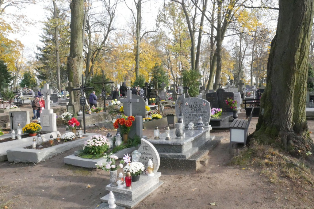 Cmentarz 1 listopada 2018 Szczecinek