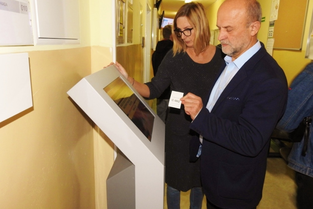 W starostwie uruchomiono elektroniczny system kolejkowy