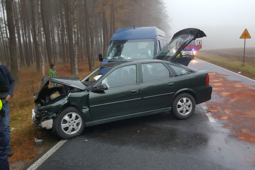 Zderzenie 3 aut. Dwie osoby w szpitalu.