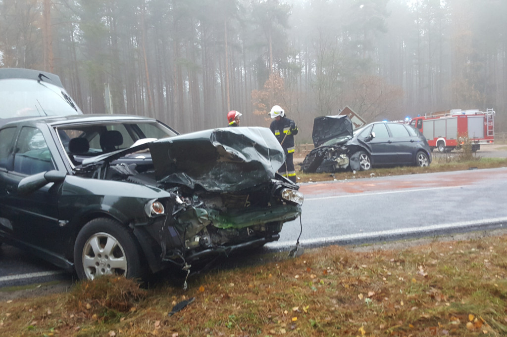 Zderzenie 3 aut. Dwie osoby w szpitalu.