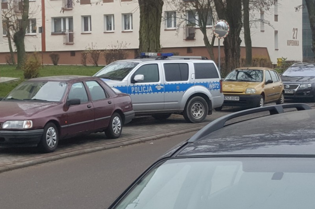 W nocy zniszczyli cztery samochody. Policja szuka sprawców