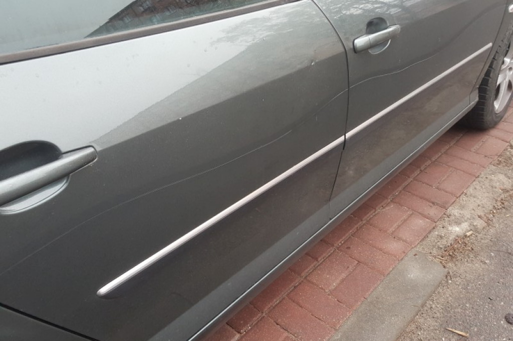 W nocy zniszczyli cztery samochody. Policja szuka sprawców