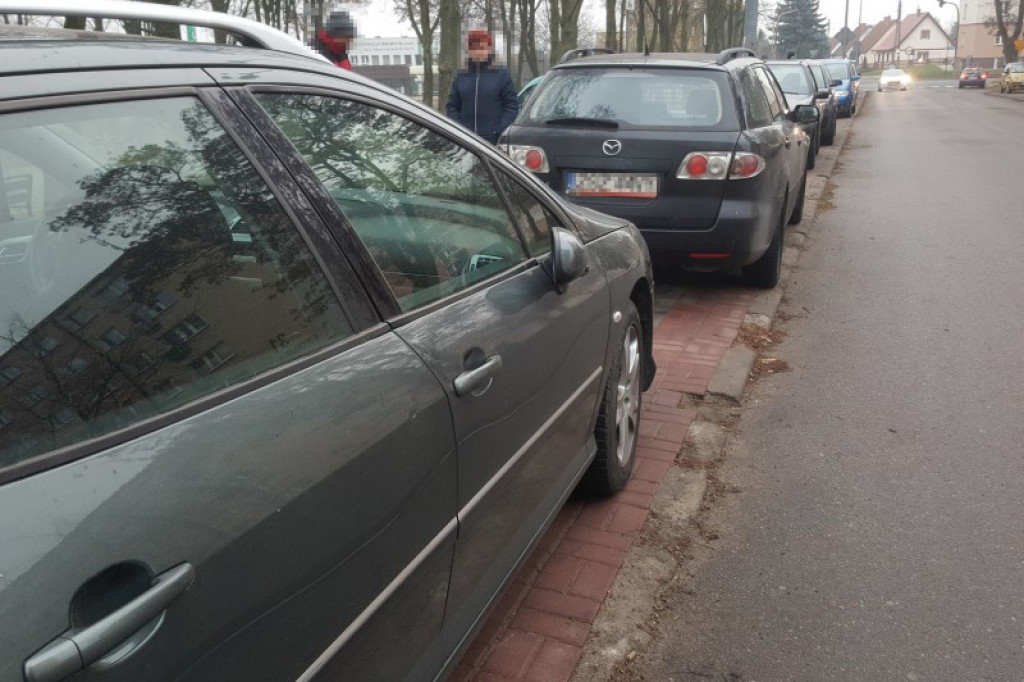 W nocy zniszczyli cztery samochody. Policja szuka sprawców