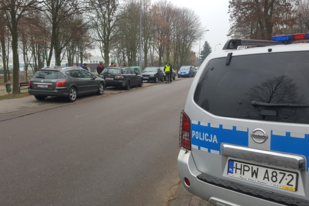 W nocy zniszczyli cztery samochody. Policja szuka sprawców