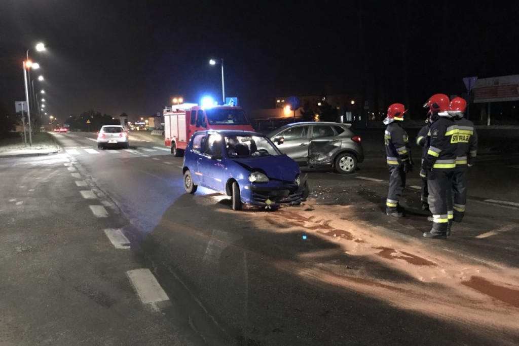 Zderzenie dwóch samochodów na ulicy Kołobrzeskiej