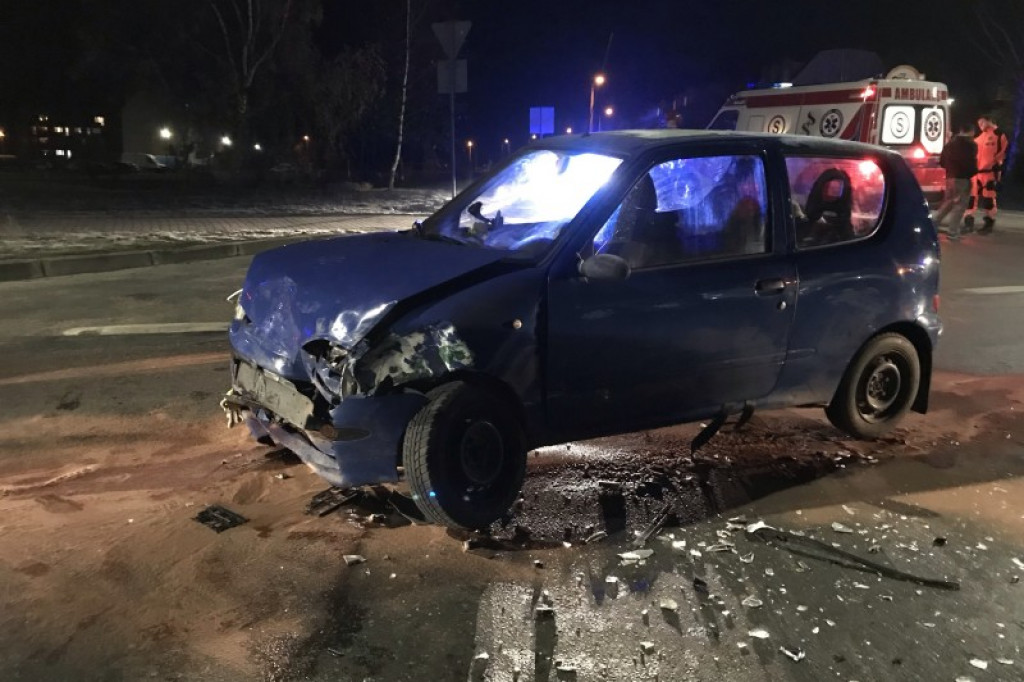 Zderzenie dwóch samochodów na ulicy Kołobrzeskiej