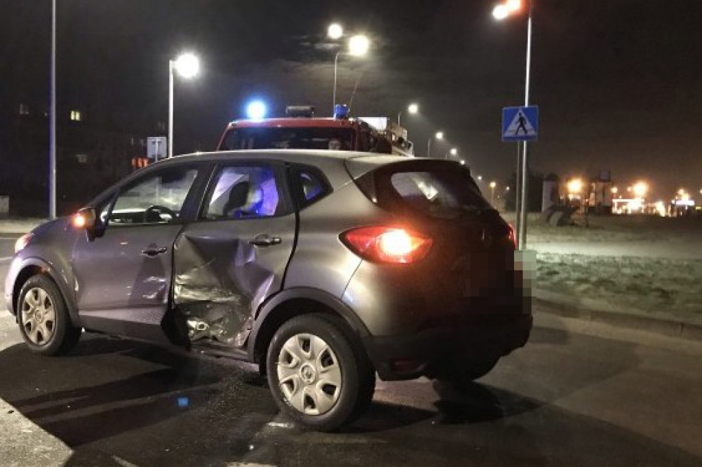 Zderzenie dwóch samochodów na ulicy Kołobrzeskiej