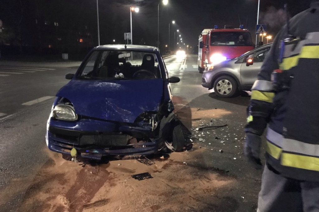 Zderzenie dwóch samochodów na ulicy Kołobrzeskiej