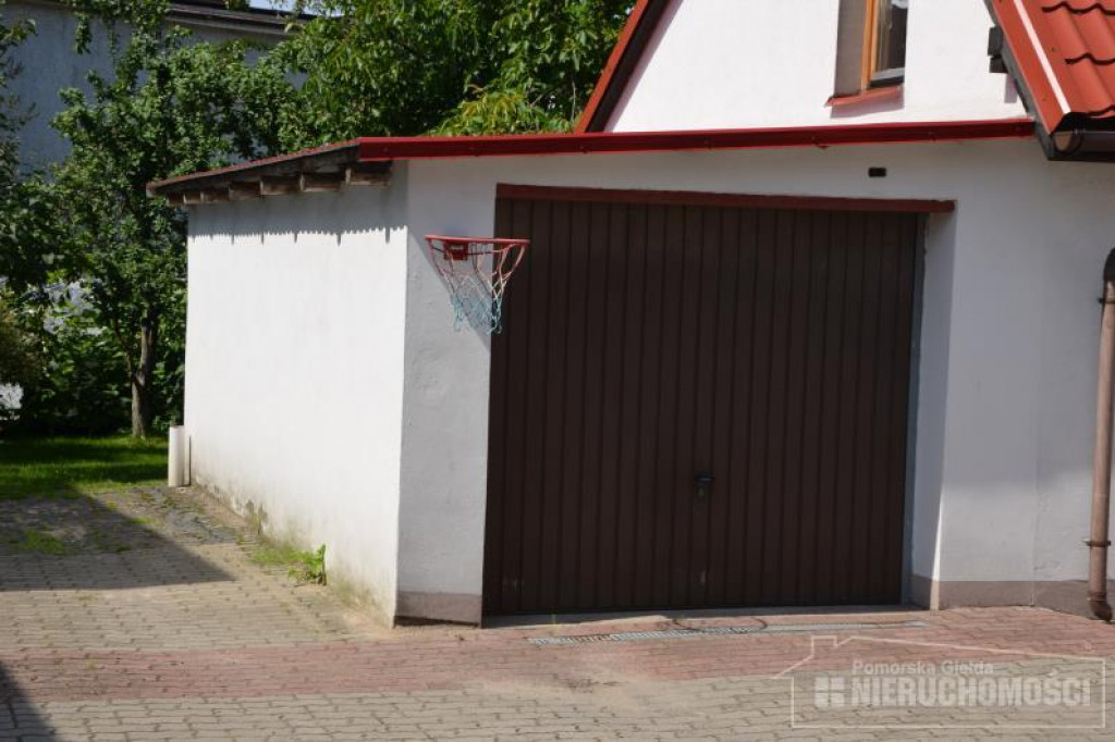 Na sprzedaż mieszkanie z garażem i działką!